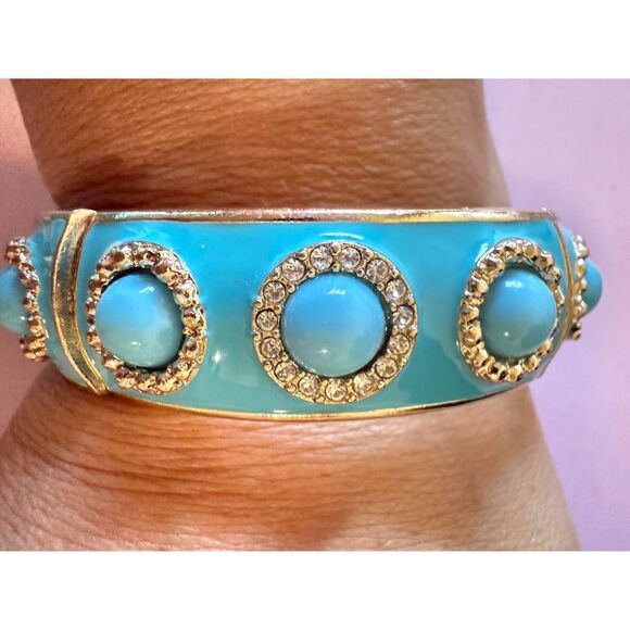 Turquoise enamel  and Crystal Gold Tone stretchy  Bracelet - Picture 1 of 4